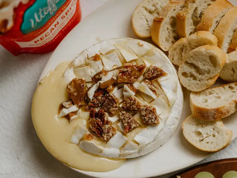 Baked Brie with Pecan Spice Utoffeea